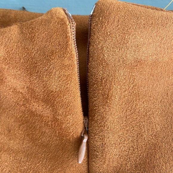 Faux suede lace up mini skirt - Picture 4 of 6